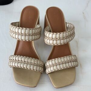 Universal Thread Tan Woven Sandals size 8